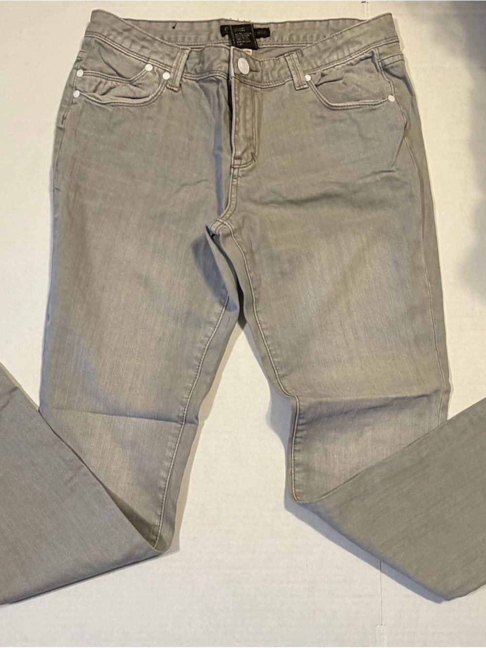 Slim Fit Women's Skinny Jeans in Light Gray